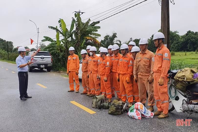 Hà Tĩnh chủ động bảo vệ lưới điện trước ảnh hưởng của bão Noru