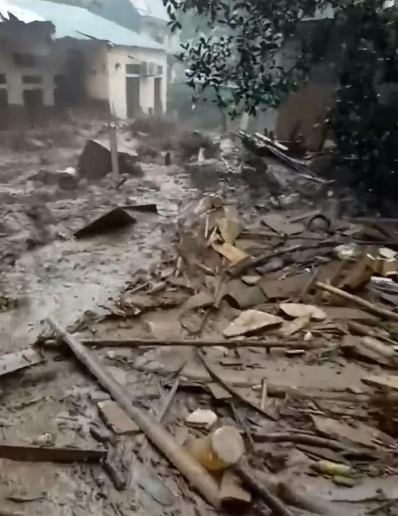 Bản làng tan hoang sau cơn lũ dữ ở Kỳ Sơn