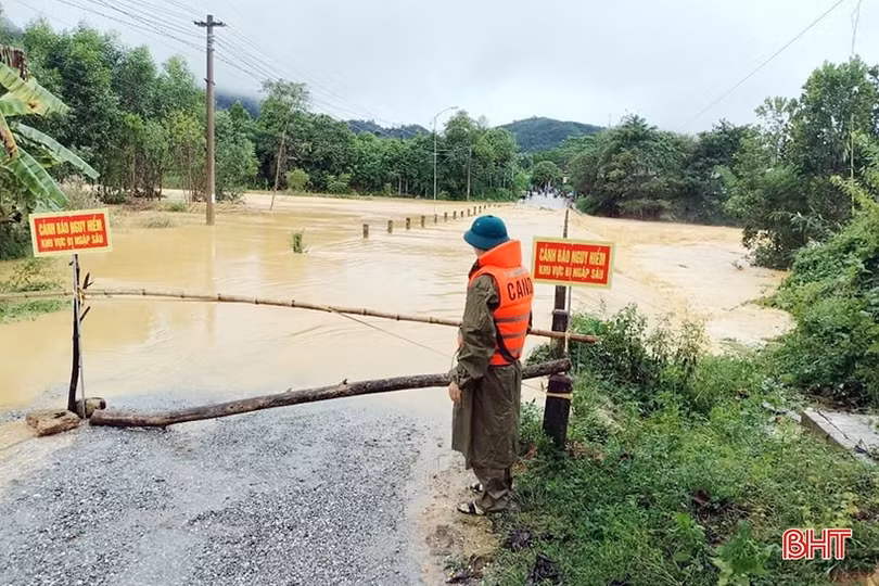 Đảm bảo an toàn tuyệt đối tính mạng và tài sản cho người dân trong mưa lũ