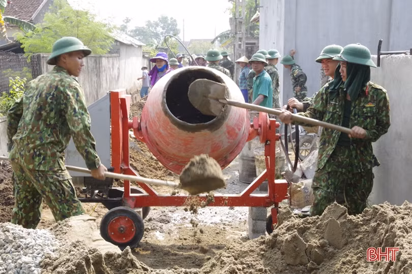 Lực lượng vũ trang góp phần xây dựng nhiều vùng quê Hà Tĩnh đáng sống
