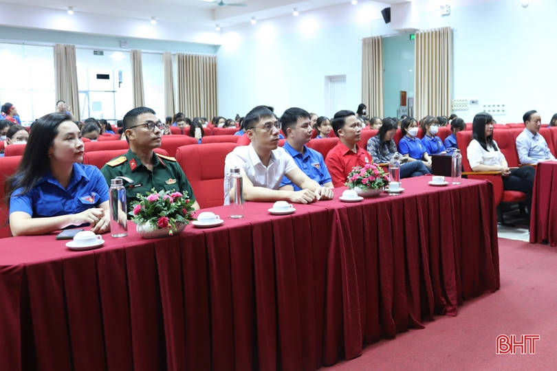 Tiếp nhận 220 đơn vị máu trong chương trình “Trao giọt hồng - gửi yêu thương” tại ĐH Hà Tĩnh