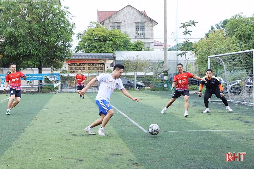 16 đội tranh tài Giải Bóng đá Doanh nghiệp - doanh nhân Hà Tĩnh