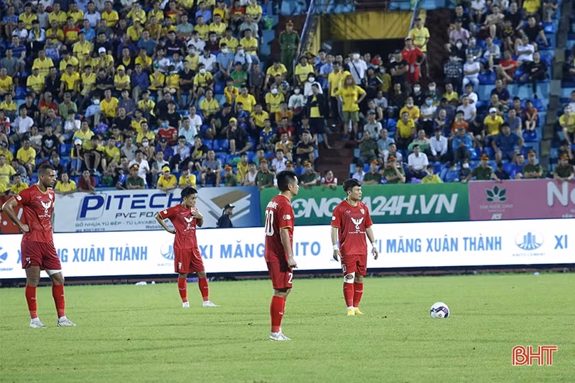 Ngày trở lại không trọn vẹn của tiền vệ Trần Phi Sơn