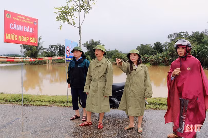 Vũ Quang: Nhiều tuyến đường bị sạt lở, vùng hạ du vẫn ngập sâu