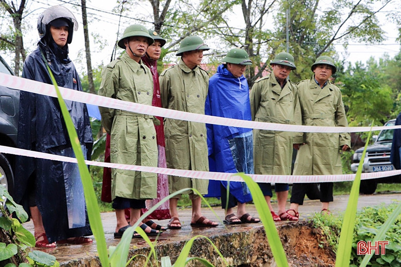 Vũ Quang: Nhiều tuyến đường bị sạt lở, vùng hạ du vẫn ngập sâu
