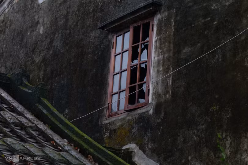 Cây đổ, nhà tốc mái sau bão Noru