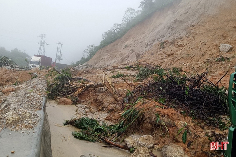 Tập trung khắc phục các điểm sạt lở, quốc lộ 8A được thông tuyến