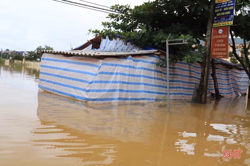 Cận cảnh nước lũ đang “bủa vây” nhiều xã ở Hà Tĩnh