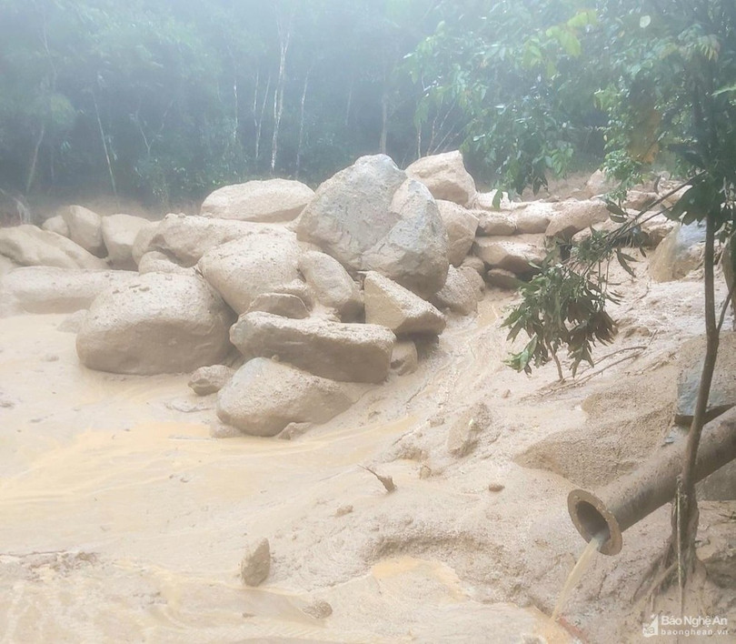 Bản làng tan hoang sau cơn lũ dữ ở Kỳ Sơn
