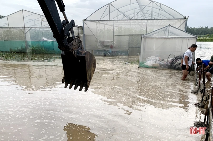 Giúp dân khắc phục thiệt hại do mưa, gió lốc ở Nghi Xuân