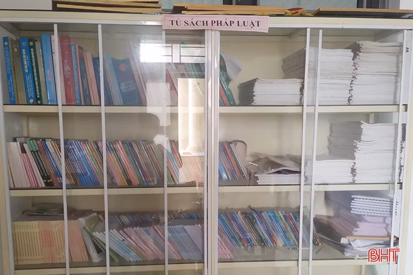 Tủ sách pháp luật đang bị “lãng quên”!