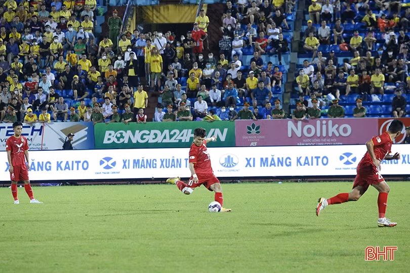 Ngày trở lại không trọn vẹn của tiền vệ Trần Phi Sơn