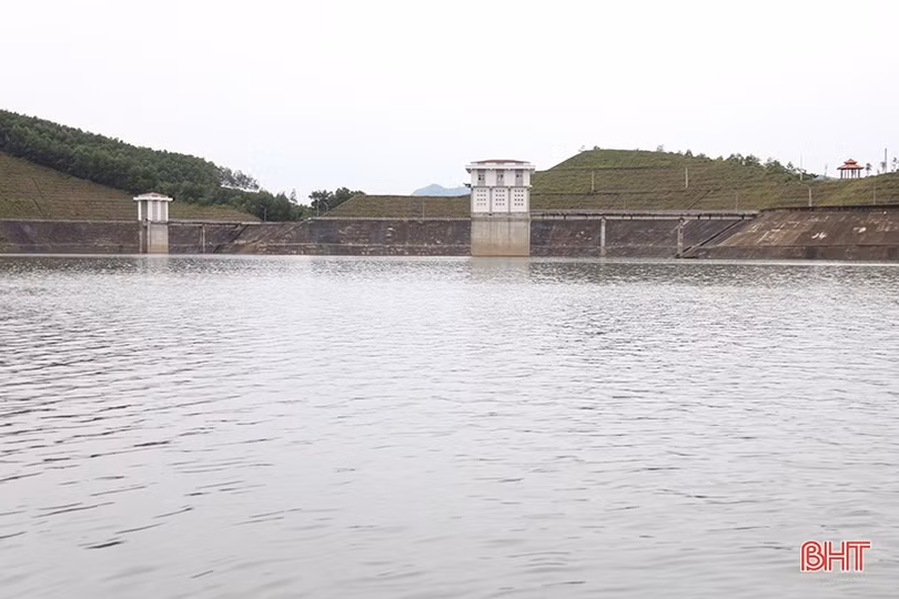 Nhiều hồ đập xả tràn điều tiết nước, thủy điện Hố Hô xả 575 m<sup>3</sup>/giây