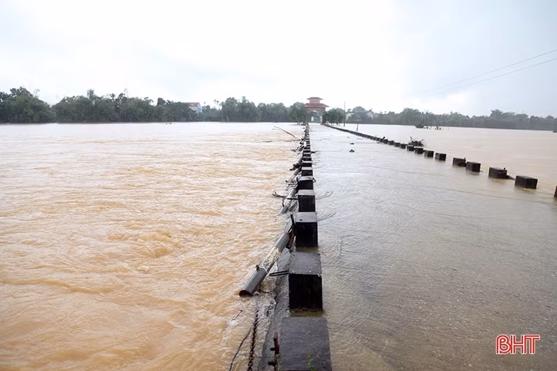 Đảm bảo an toàn tuyệt đối tính mạng và tài sản cho người dân trong mưa lũ