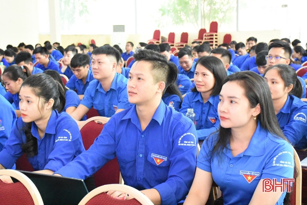 Trang bị kỹ năng, nghiệp vụ công tác đoàn, hội cho cán bộ đoàn cơ sở