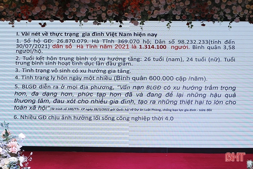 Trang bị kiến thức về công tác gia đình, NTM và đô thị văn minh cho cán bộ văn hoá ở Hà Tĩnh