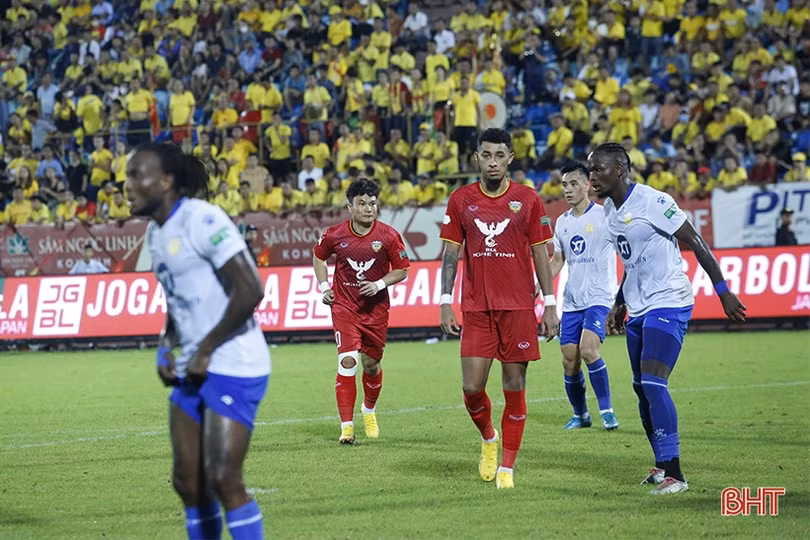 Ngày trở lại không trọn vẹn của tiền vệ Trần Phi Sơn