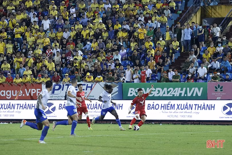 Ngày trở lại không trọn vẹn của tiền vệ Trần Phi Sơn