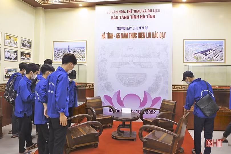 Nhiều người dân hiến tặng cổ vật, tư liệu quý cho Bảo tàng Hà Tĩnh