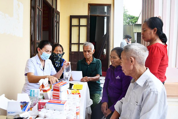 Formosa Hà Tĩnh phối hợp khám, cấp thuốc miễn phí cho gần 300 người dân