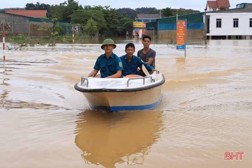 Cận cảnh nước lũ đang “bủa vây” nhiều xã ở Hà Tĩnh