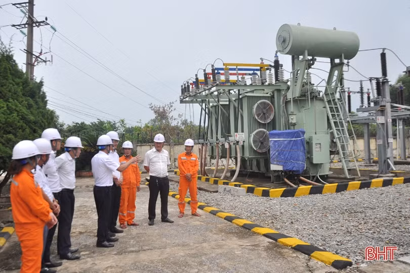 Lãnh đạo Tổng Công ty Điện lực Miền Bắc đánh giá cao công tác ứng phó, bảo vệ lưới điện của Hà Tĩnh