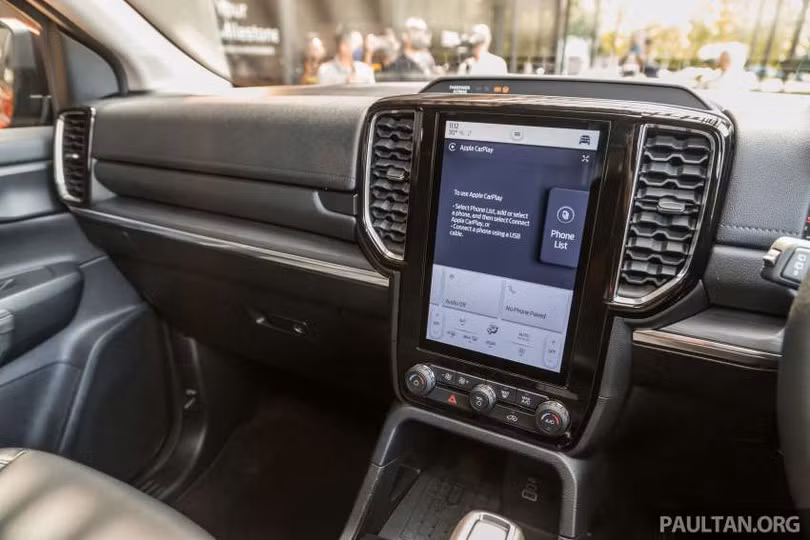 Ford Everest 2023 ra mắt tại Malaysia, giá quy đổi từ 1,36 tỷ đồng