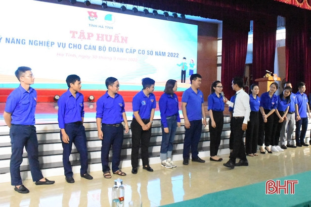 Trang bị kỹ năng, nghiệp vụ công tác đoàn, hội cho cán bộ đoàn cơ sở