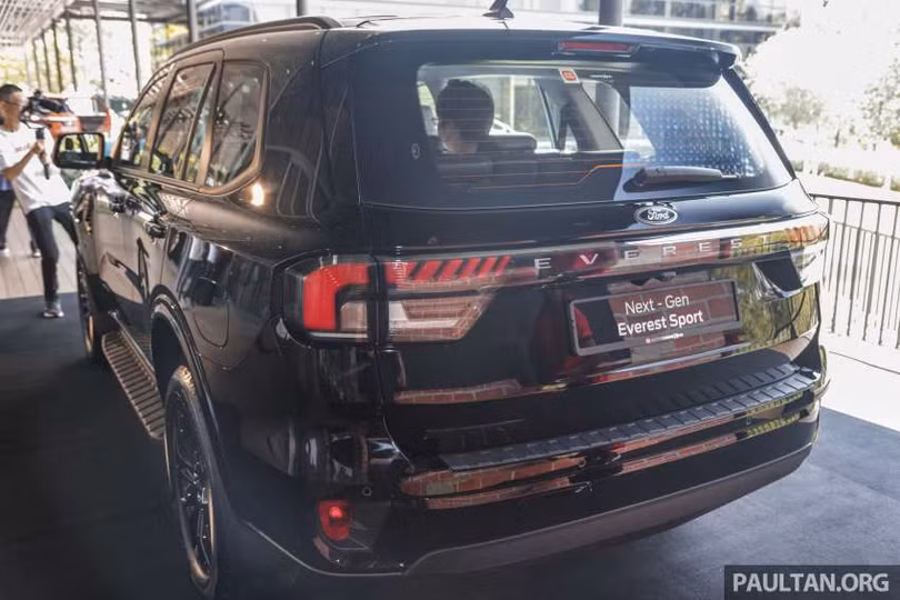 Ford Everest 2023 ra mắt tại Malaysia, giá quy đổi từ 1,36 tỷ đồng