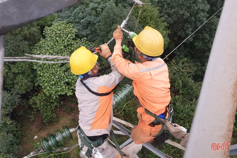 Lãnh đạo Tổng Công ty Điện lực Miền Bắc đánh giá cao công tác ứng phó, bảo vệ lưới điện của Hà Tĩnh