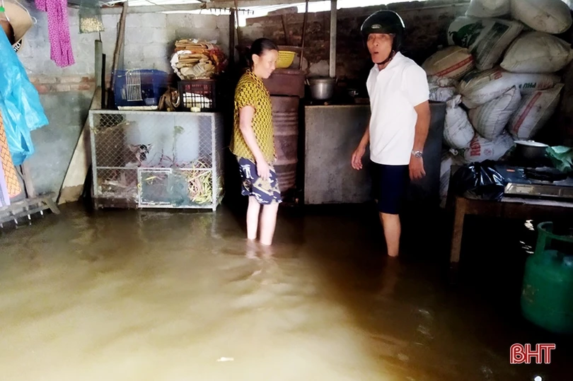 Giúp dân khắc phục thiệt hại do mưa, gió lốc ở Nghi Xuân