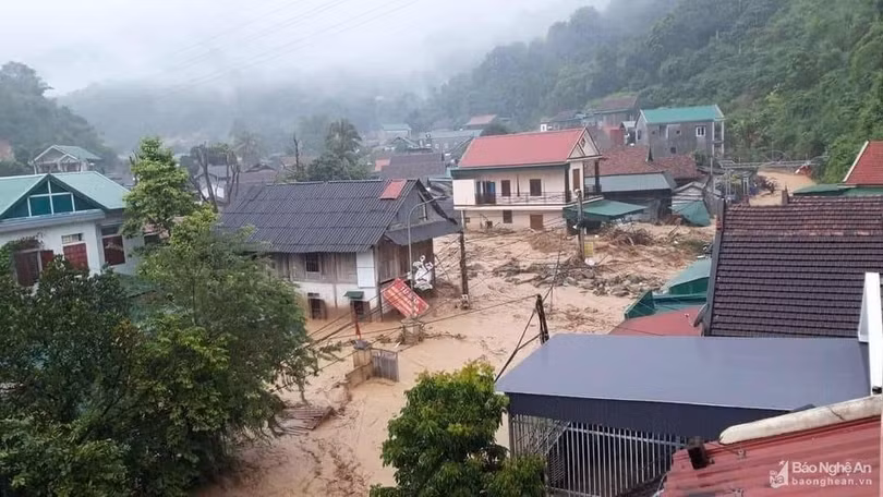 Bản làng tan hoang sau cơn lũ dữ ở Kỳ Sơn