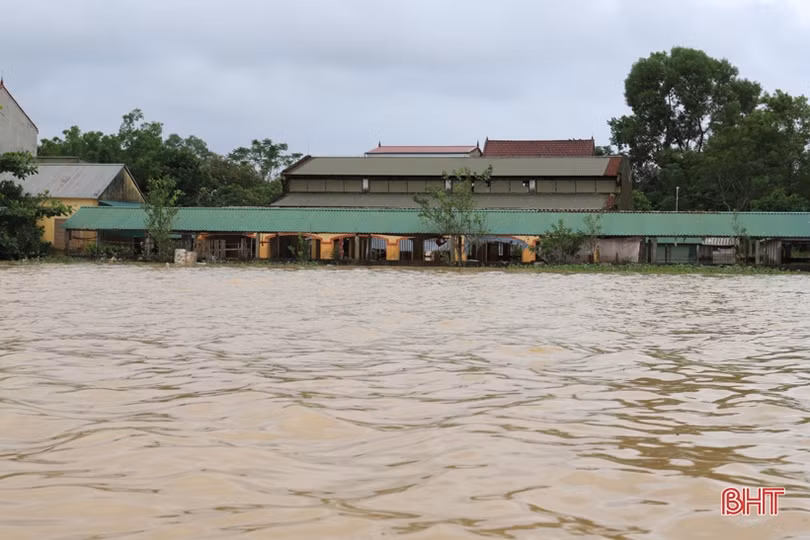 Cận cảnh nước lũ đang “bủa vây” nhiều xã ở Hà Tĩnh