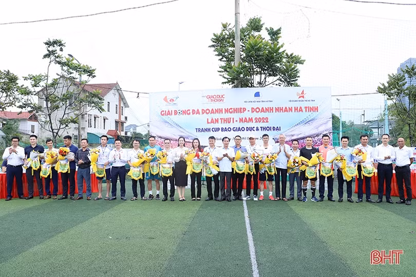 16 đội tranh tài Giải Bóng đá Doanh nghiệp - doanh nhân Hà Tĩnh