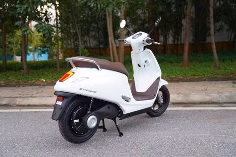 VinFast bàn giao xe máy điện Evo200