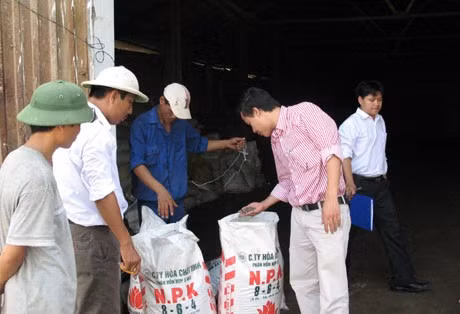 và một cửa hàng kinh doanh trên địa bàn thị trấn Can Lộc