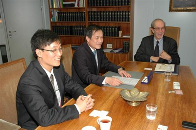 Lễ ký chính thức được tổ chức tại Bộ Ngoại giao Vương quốc Hà Lan