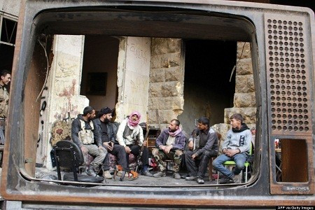 Ngày 6/11: “Truyền hình trực tiếp” những chiến binh thuộc phe nổi dậy ở thành phố Aleppo, Syria.