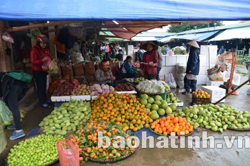 Việc kiểm soát nguồn gốc và chất lượng các loại rau, củ, quả tập kết và phân phối tại chợ TP Hà Tĩnh vẫn còn bị bỏ ngỏ