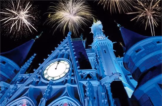 Đón năm mới ở Orlando là “giấc mơ thành hiện thực” cho nhiều gia đình. Công viên Walt Disney, Universal Studios và SeaWorld mở cửa đến 1h sáng và tổ chức rất nhiều hoạt động, tạo điều kiện cho trẻ em vui chơi cùng cha mẹ. Ảnh: Kent Phillips/Disney