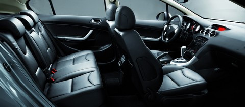 Xe có thiết kế nội thất sang trọng, tiện nghi Xe có thiết kế nội thất sang trọng, tiện nghi