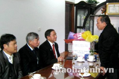 Linh mục Nguyễn Xuân Hóa cảm ơn sự quan tâm của lãnh đạo tỉnh và khẳng định sẽ cổ vũ, động viên bà con giáo dân tiếp tục chấp hành tốt các chủ trương, chính sách của Đảng, pháp luật của Nhà nước, góp phần cùng với địa phường hoàn thành các mục tiêu KT – XH đề ra