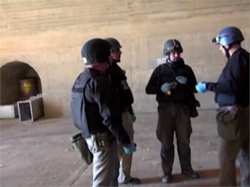 Các thanh sát viên thuộc OPCW làm việc tại một cơ sở không được tiết lộ ở Syria. (Nguồn: AFP/TTXVN)