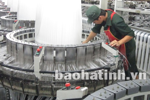 Nhờ được tiếp cận kịp thời các giải pháp hỗ trợ, Công ty CP Nhựa - Bao bì Vinh (đóng trên địa bàn Nghi Xuân) hoạt động ngày càng hiệu quả.