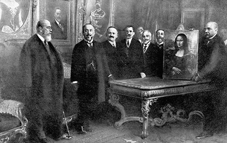 Đại diện chính quyền Ý trao trả lại bức tranh Mona Lisa cho Pháp.