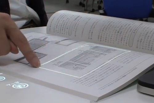 Với một webcam, một máy chiếu và một phần mềm đặc biệt, các nhà nghiên cứu tại Fujitsu đã tạo nên một hệ thống ấn tượng có thể biến giấy thành màn hình cảm ứng