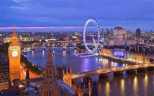 London sáng rực ánh đèn khi đêm về.