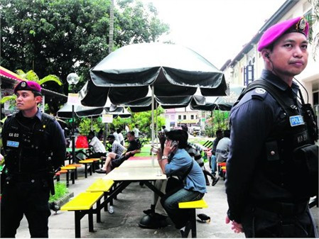 Singapore trục xuất 53 người tham gia bạo loạn ảnh 1