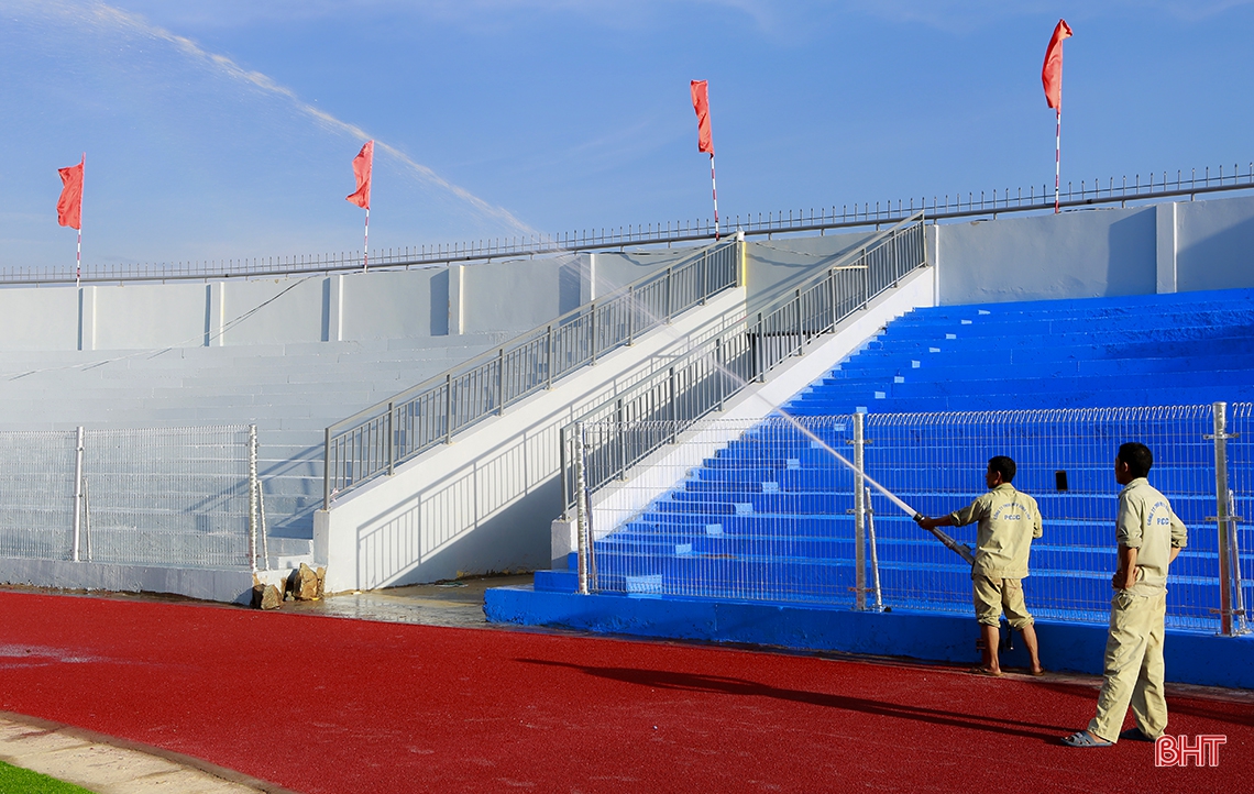 Sân vận động Hà Tĩnh sẵn sàng cho ngày khánh thành