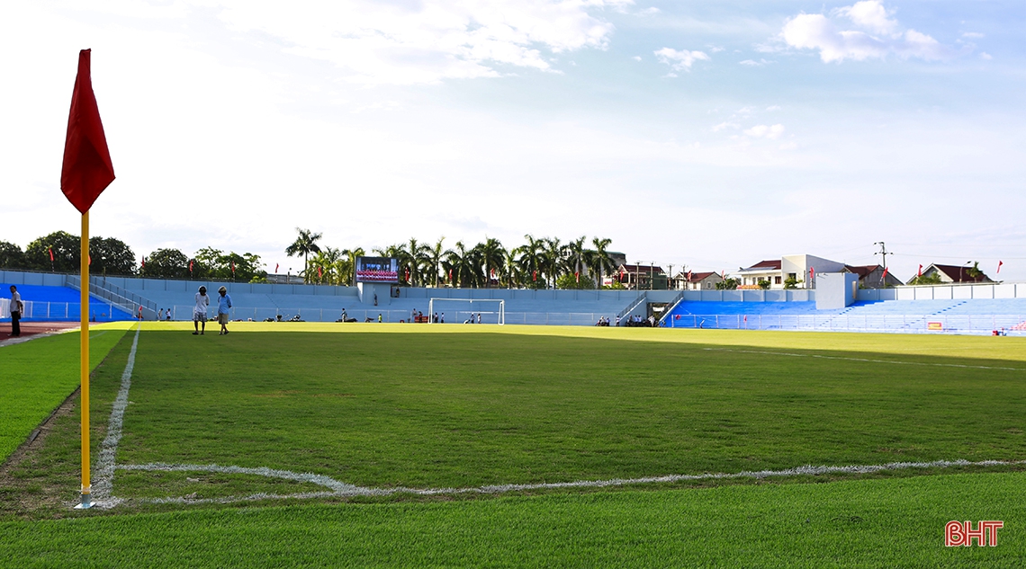 Sân vận động Hà Tĩnh sẵn sàng cho ngày khánh thành